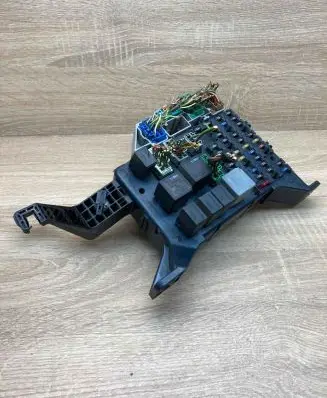 Ford Mondeo Mk III Fuse module 1S7T14A073AE