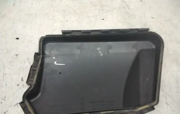Mercedes-Benz E W211 Fuse box cover A2115400182
