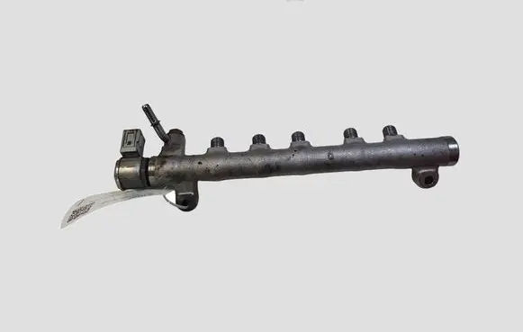 Volvo V40 Fuel main line pipe 31303612