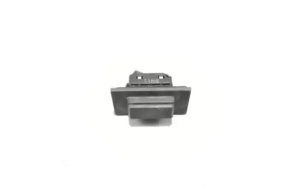 Mazda 3 III Tailgate opening switch 