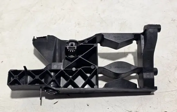 Audi A6 S6 C7 4G Headlight/headlamp mounting bracket 4G0805607A