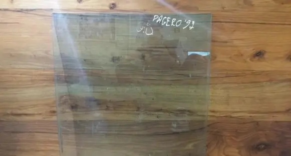 Rear door window glass