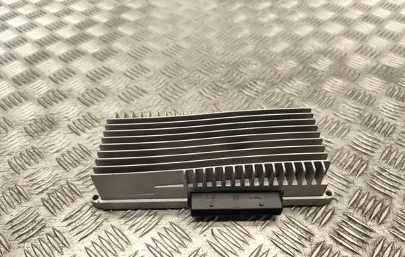 Audi A4 S4 B8 8K Sound amplifier 8R0035223E