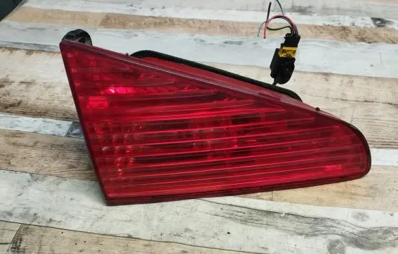Peugeot 607 Tailgate rear/tail lights