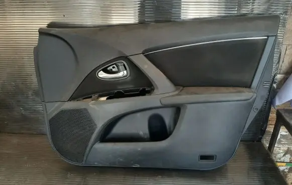Toyota Avensis T270 Front door card panel trim