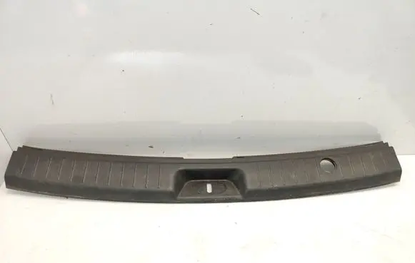 Trunk/boot sill cover protection
