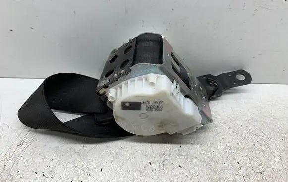 BMW X3 E83 Rear seatbelt 33061260 33031970