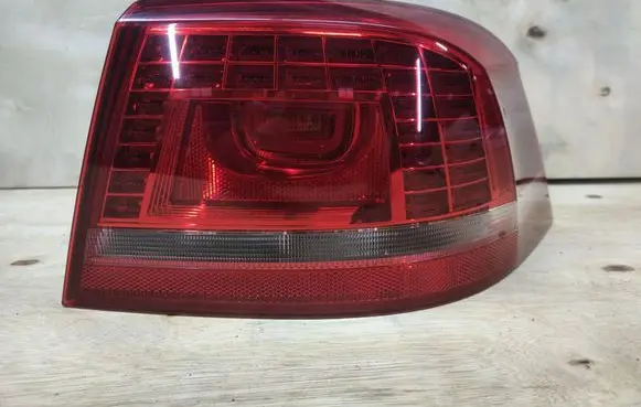 Volkswagen PASSAT B7 Rear/tail lights 2SK010744-02