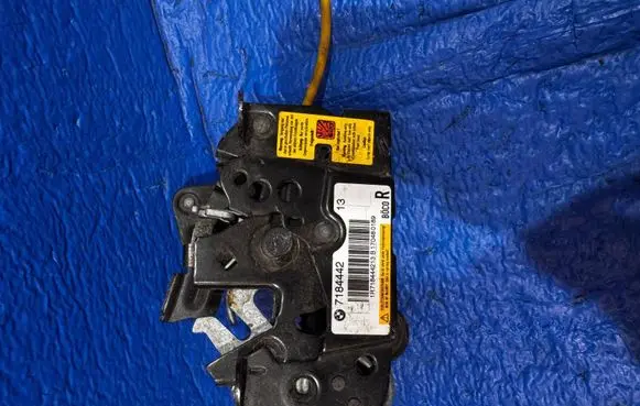 BMW 5 F10 F11 Engine bonnet/hood lock/catch 7184442