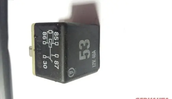 Volkswagen PASSAT B5 Other relay 141951253B