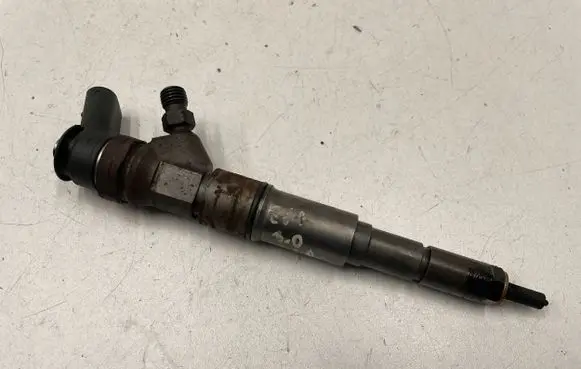 BMW 5 E60 E61 Fuel injector 0445110216
