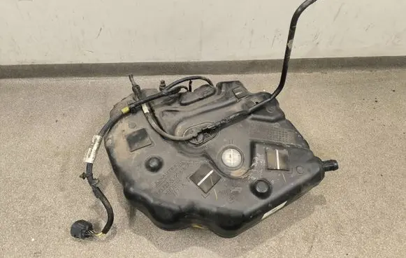 Land Rover Evoque I AdBlue liquid reservoir GJ325J228A