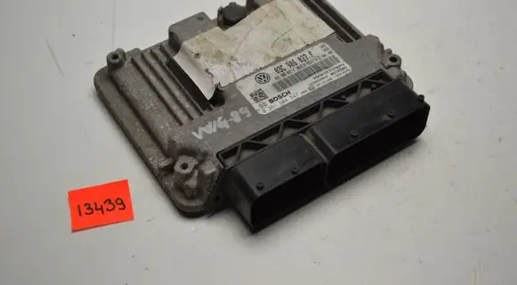 Volkswagen Golf VI Engine control unit/module 03C906027F 0261S04347