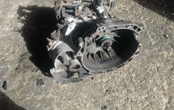 Manual 5 speed gearbox