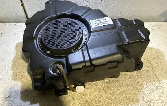 Jeep Grand Cherokee Subwoofer speaker 05064610AC 26777W F1AA053131878