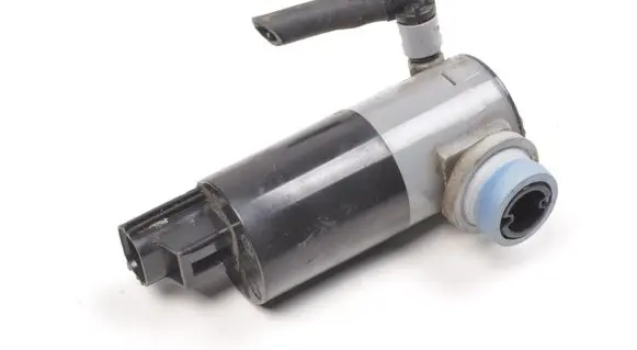 Volvo XC90 Windscreen/windshield washer pump 151016B