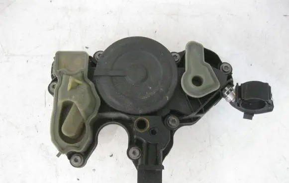Volkswagen Golf VII Oil breather separator 06K103495AG