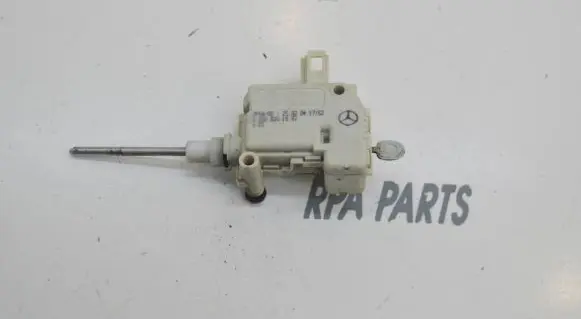 Mercedes-Benz E W211 Central locking motor A2038201997 12319549