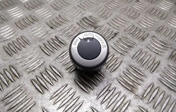 Nissan Qashqai+2 Differential lock switch 