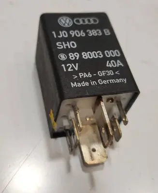 Volkswagen Golf IV Fuel pump relay 1J0906383B