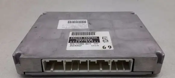 Toyota Avensis T250 Engine control unit/module 8966105691