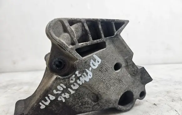 Volkswagen PASSAT B6 Engine mounting bracket 03G199207G