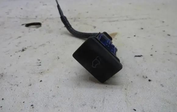 Toyota RAV 4 (XA40) Other switches/knobs/shifts GMAUTO4574097