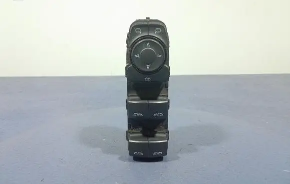 Opel Insignia A Electric window control switch 84210049