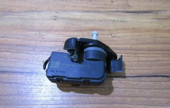 Opel Agila B Headlight level adjustment motor 89317111 nenusytatyta