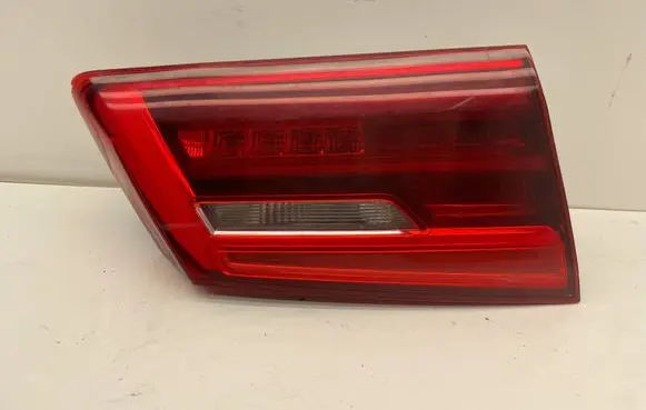 Tailgate rear/tail lights