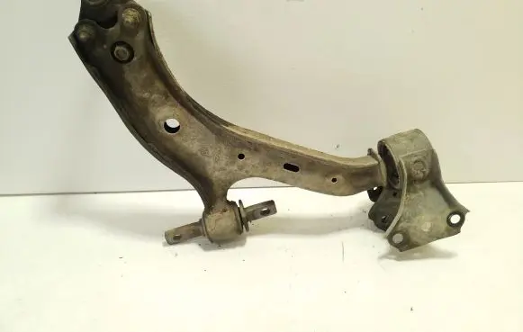 Honda CR-V Front lower control arm/wishbone