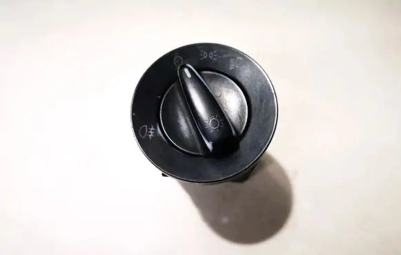 Volkswagen Golf IV Light switch 1c0941531