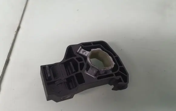 BMW 5 F10 F11 Radiator mount bracket 7575247 17117575247