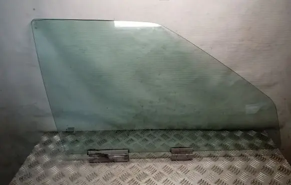 Volvo S70 V70 V70 XC Front door window glass four-door