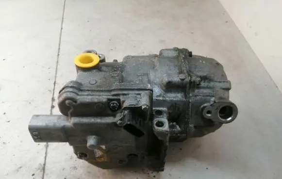 Toyota Auris E180 Air conditioning (A/C) compressor (pump) 0422001330 ES14C
