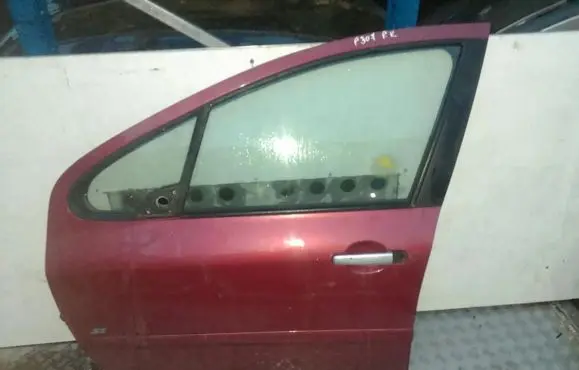 Peugeot 307 Front door RAUDONOS