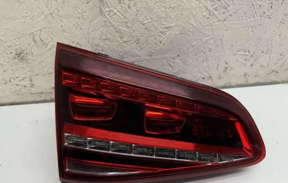 Tailgate rear/tail lights