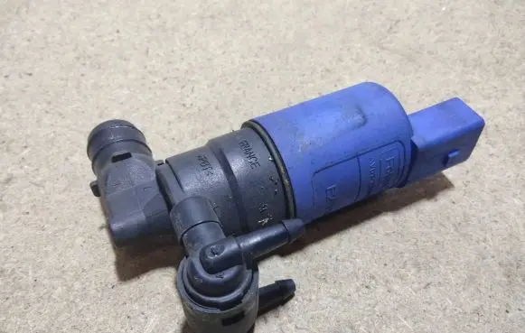Volvo V60 Windscreen/windshield washer pump AV6113K082AA E23VB