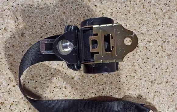 Mercedes-Benz CLK A208 C208 Rear seatbelt 2088601985