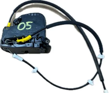 Buick Enclave II Front door lock 13515507