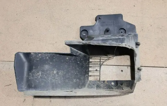 Toyota Avensis Verso Intercooler air channel guide 
