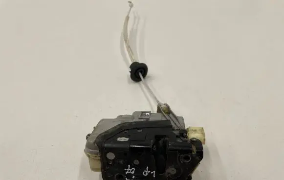 Audi Q7 4L Front door lock cz3C1837015a
