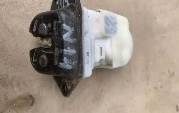 Tailgate/trunk/boot lock/catch/latch