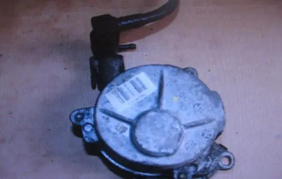 Renault Trafic I Vacuum pump 8200683982 20CDI