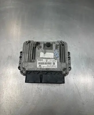 Hyundai i30 Engine control unit/module 0281017212 391132A412 1039S44689