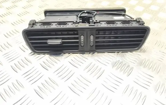 Volkswagen PASSAT B7 Dash center air vent grill 3AB819728A