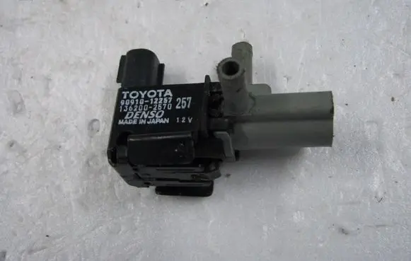 Toyota Corolla Verso E121 Turbo solenoid valve 90910-12257