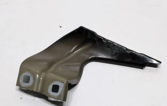 Audi Q2 - Fender mounting bracket 81A821136 402204S