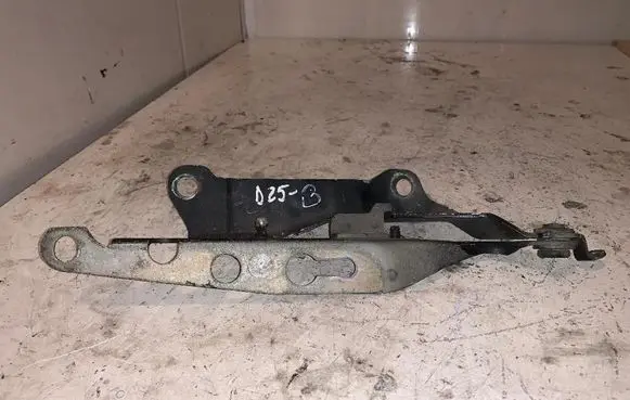 Volvo XC90 Tailgate/trunk/boot hinge