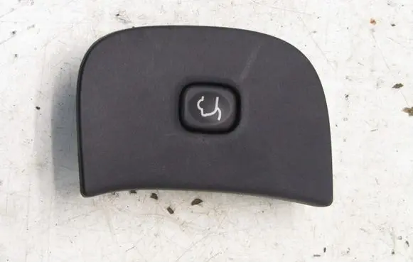 Jeep Cherokee Tailgate opening switch 1WN68TRMAB